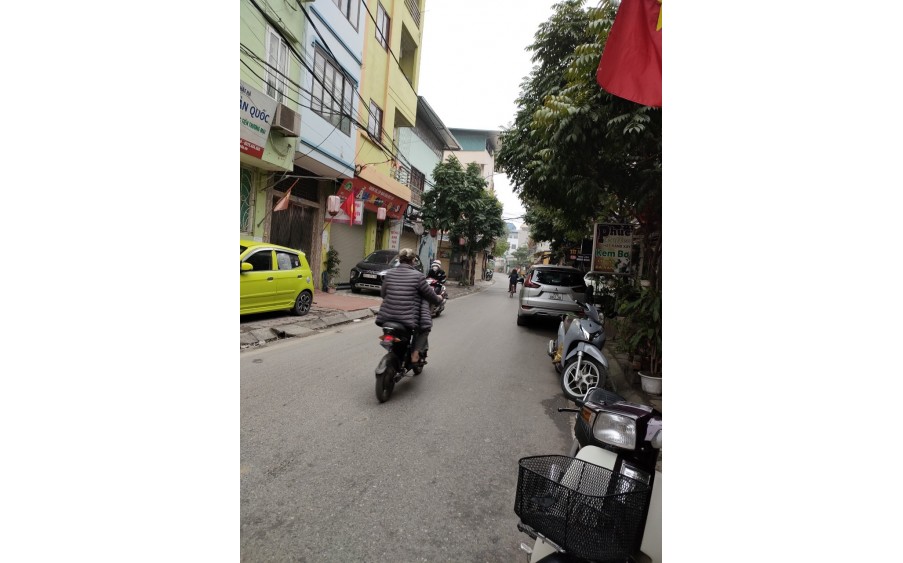 Bán gấp nhà cực hiếm Hoàng Văn Thái 45m, 4 tầng, mặt tiền 5m,13.3 tỷ Thanh Xuân.
+ 23/6/2024 cần tiền hạ chào 200 triệu, giá chào mới 13.3 tỷ.
PHÂN